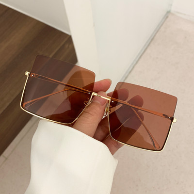 Modernas sieviešu saulesbrilles ar kvadrātveida formu - vairākās krāsās