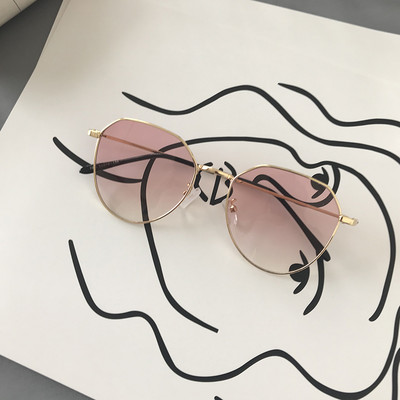 Modernas saulesbrilles ar apaļu formu un plāniem rāmjiem