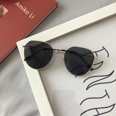 Modernas saulesbrilles ar apaļu formu un plāniem rāmjiem