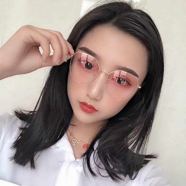 Modernas saulesbrilles ar apaļu formu un plāniem rāmjiem