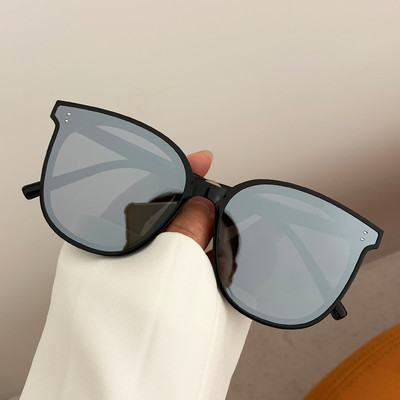 Moderne sunčane naočale kvadratnog oblika - za žene