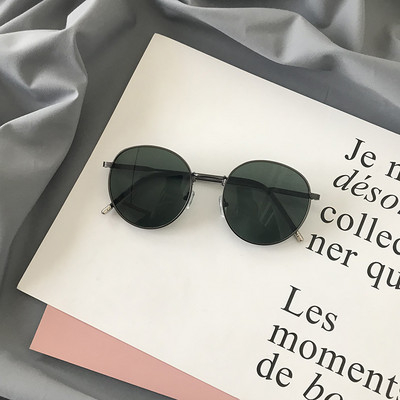 Modernas apaļas saulesbrilles