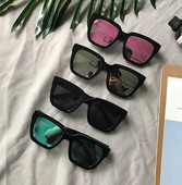 Ženske naočale s četvrtastim staklima i efektom ogledala