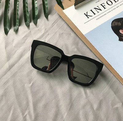 Ženske naočale s četvrtastim staklima i efektom ogledala