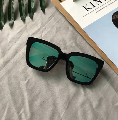 Ženske naočale s četvrtastim staklima i efektom ogledala