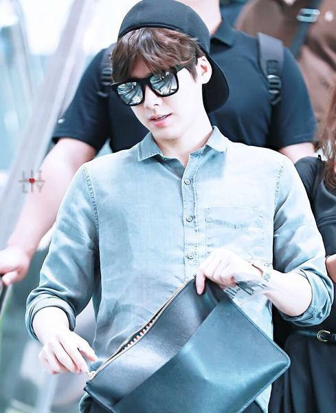 Ženske naočale s četvrtastim staklima i efektom ogledala