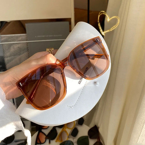 Stilīgas saulesbrilles sievietēm ar kvadrātveida formu