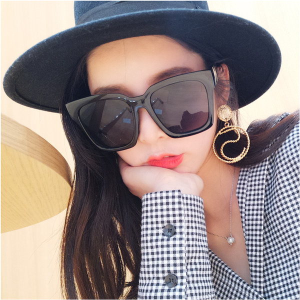 Sieviešu polarizētās saulesbrilles ar platiem rāmjiem