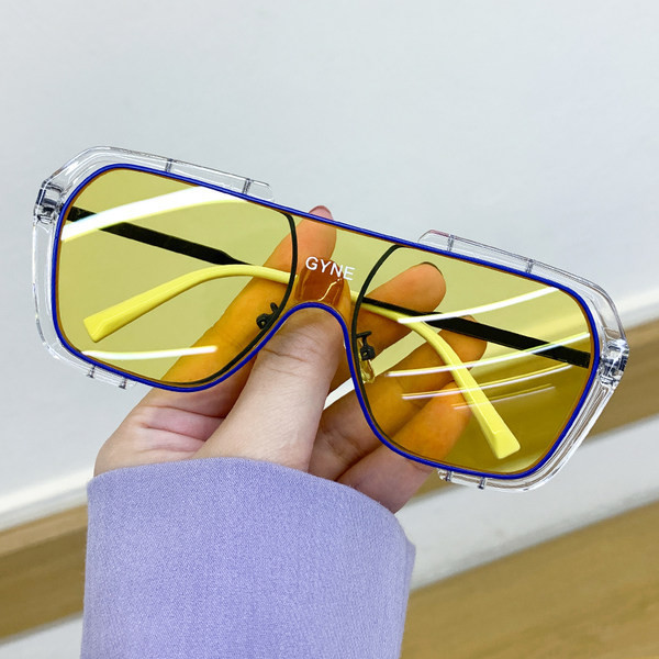 Modernas sieviešu saulesbrilles – vairākās krāsās