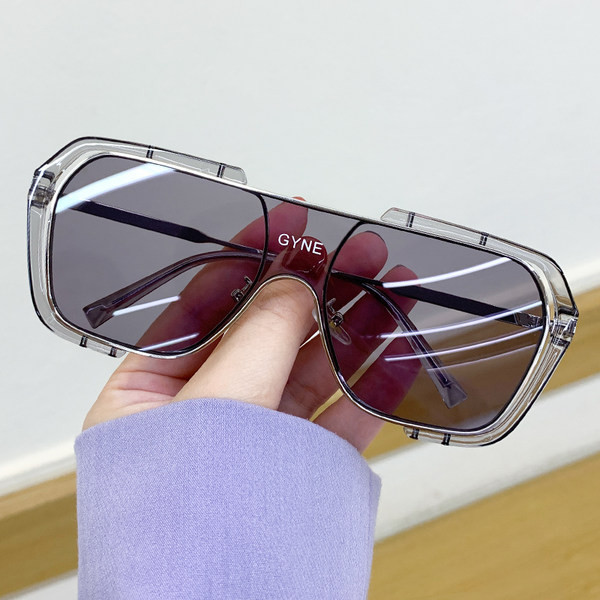 Modernas sieviešu saulesbrilles – vairākās krāsās