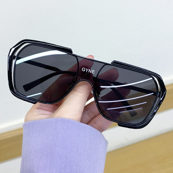 Modernas sieviešu saulesbrilles – vairākās krāsās