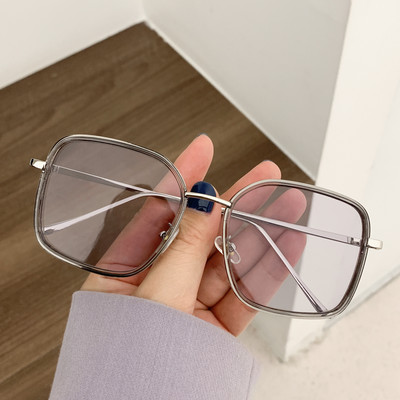 Модерни слънчеви очила с квадратна форма и тънка рамка