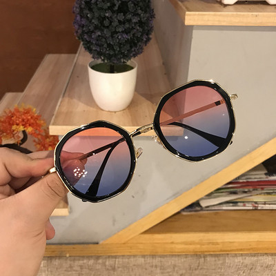 Modernas saulesbrilles ar UV aizsardzību