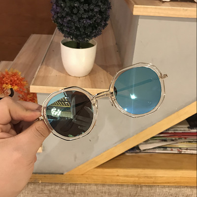 Modernas saulesbrilles ar UV aizsardzību