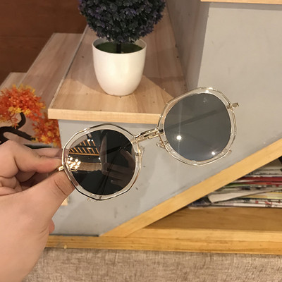 Modernas saulesbrilles ar UV aizsardzību