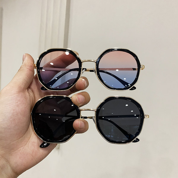 Sieviešu ovālas saulesbrilles ar UV aizsardzību