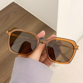 Sieviešu ultravioletās saulesbrilles vairākās krāsās