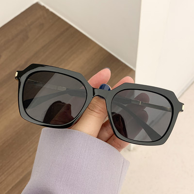 Sieviešu ultravioletās saulesbrilles vairākās krāsās