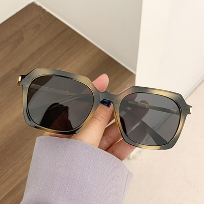 Sieviešu ultravioletās saulesbrilles vairākās krāsās