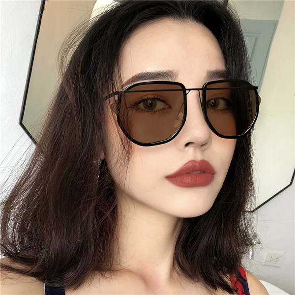 Ochelari de soare moderni pentru femei model retro