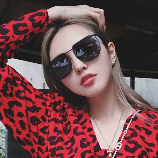 Ochelari de soare moderni pentru femei model retro