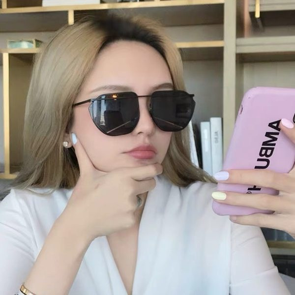 Ochelari de soare moderni pentru femei model retro