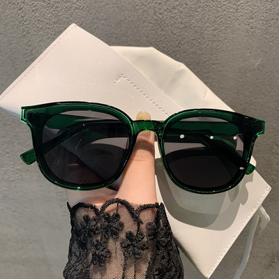 Modernas sieviešu saulesbrilles apaļā formā