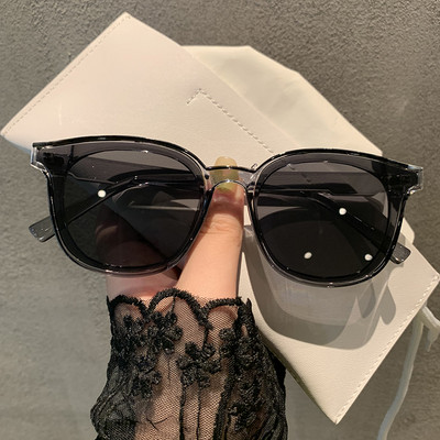 Modernas sieviešu saulesbrilles apaļā formā