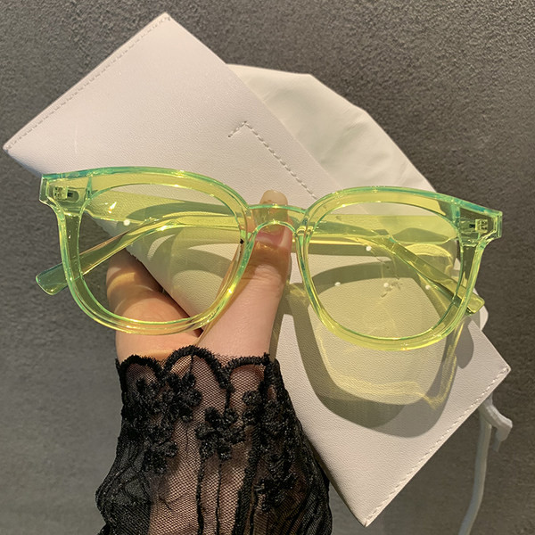 Modernas sieviešu saulesbrilles apaļā formā