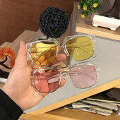 Ochelari de dama colorati cu un design non-standard