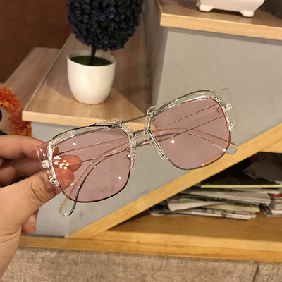 Ochelari de dama colorati cu un design non-standard