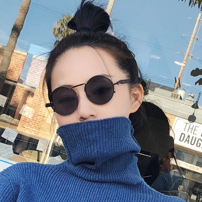 Sieviešu brilles ar apaļu formu un plāniem rāmjiem