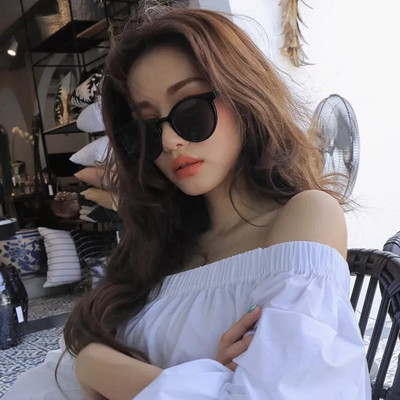 Ochelari de soare moderni cu lentile rotunde si rama din plastic