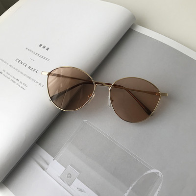 Ochelari moderni de dama cu rame subtiri metalice