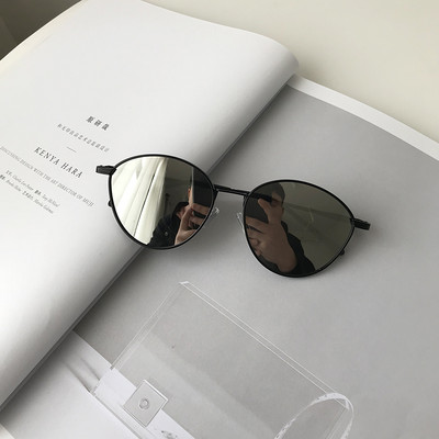 Ochelari moderni de dama cu rame subtiri metalice