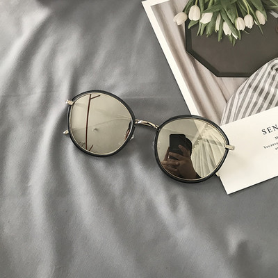 Retro saulesbrilles ar apaļu formu un spoguļa efektu