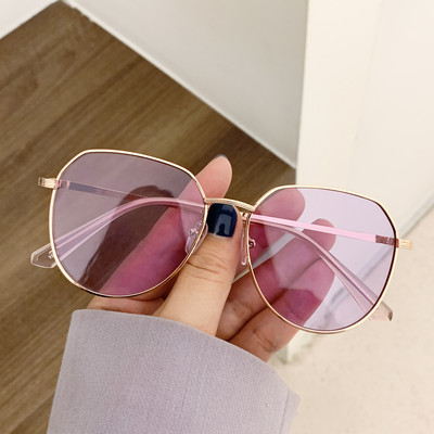 Jauns saulesbriļļu modelis ar plānu metāla rāmi