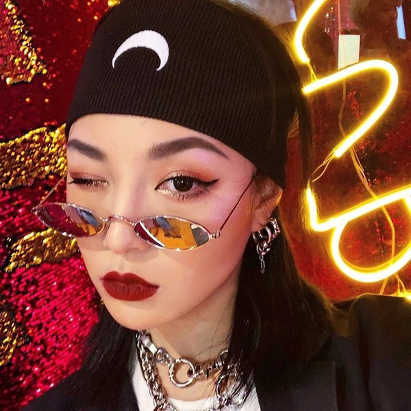 Sieviešu retro saulesbrilles ar plāniem metāla rāmjiem