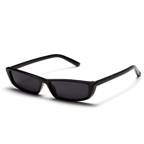 Sieviešu saulesbrilles - retro modelis