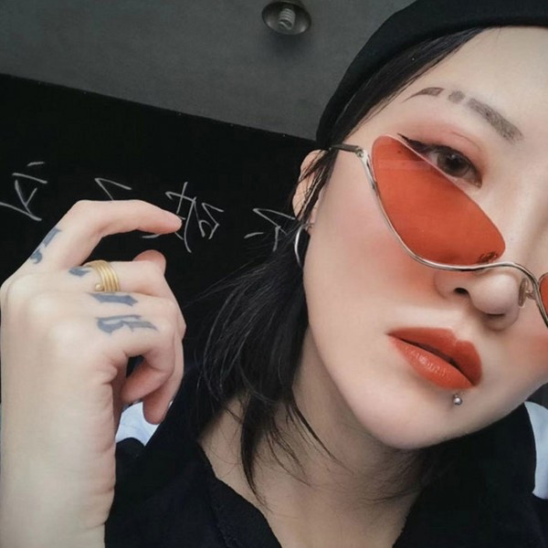 Γυναικεία γυαλιά σε ρετρό στιλ - δύο χρώματα