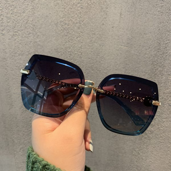 Stilīgas sieviešu saulesbrilles ar UV aizsardzību