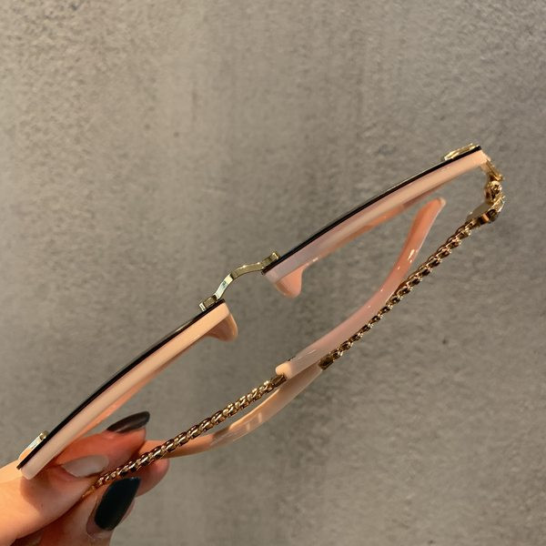 Stilīgas sieviešu saulesbrilles ar UV aizsardzību