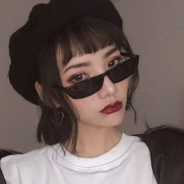 Modernas sieviešu brilles ar nestandarta formu