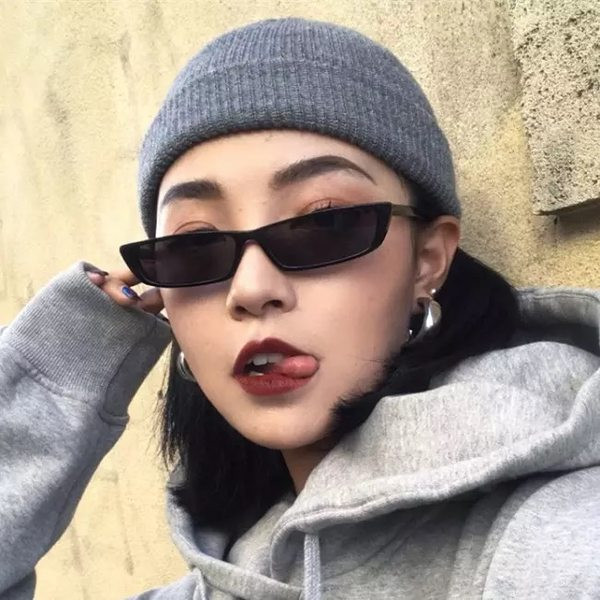 Modernas sieviešu brilles ar nestandarta formu