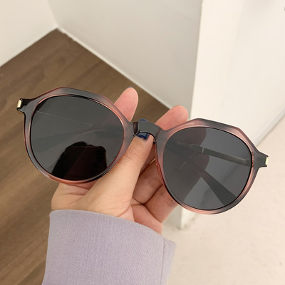 Modernas sieviešu saulesbrilles ar apaļu formu - vairākās krāsās