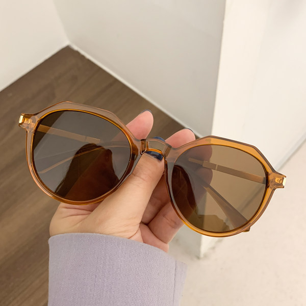 Modernas sieviešu saulesbrilles ar apaļu formu - vairākās krāsās
