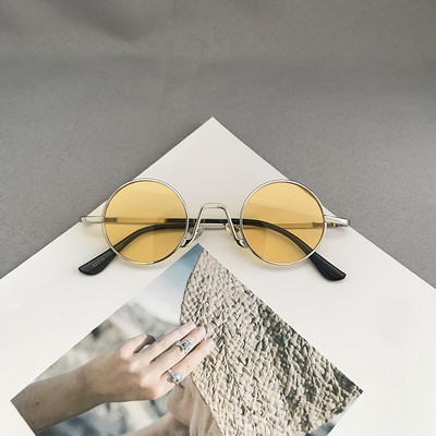 Aktuālās sieviešu apaļās brilles retro stilā