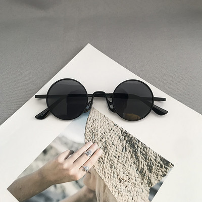 Aktuālās sieviešu apaļās brilles retro stilā