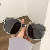 Jauns sieviešu saulesbriļļu modelis - retro stilā