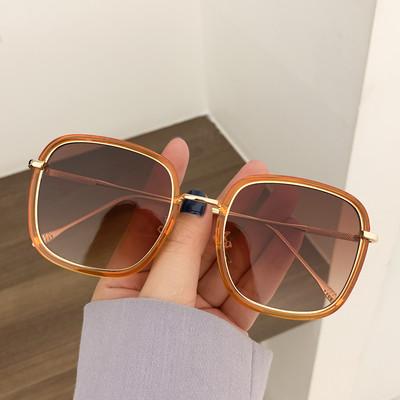 Jauns sieviešu saulesbriļļu modelis - retro stilā